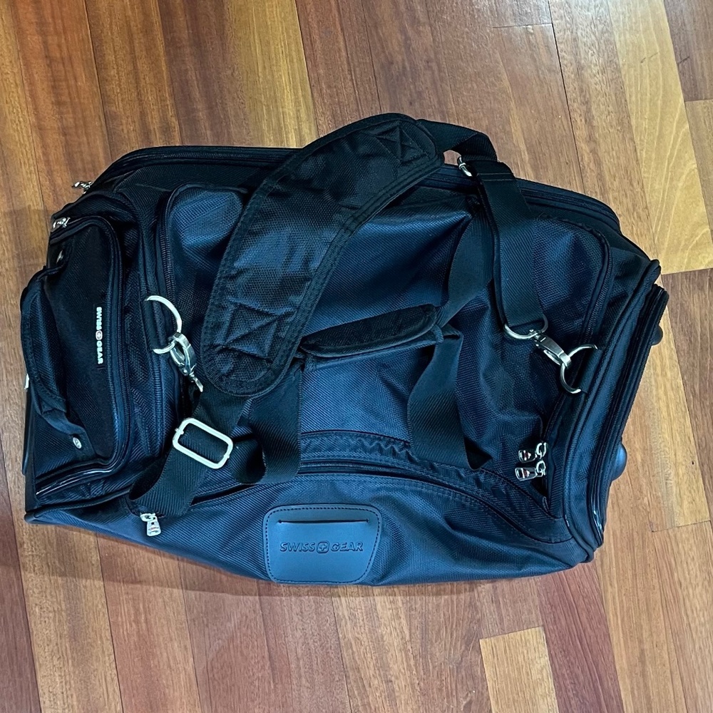 SWISSGEAR Zurich 48L Brand New Wheeled Duffel Bag - Black